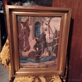 stare gobeliny v ramech zlacenych