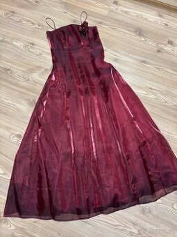 KRÁSNÉ PLESOVÉ ŠATY zn. DEBUT vel. 36