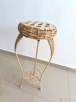 Prodám květinový stolek