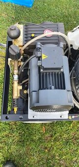 Teplovodní tlaková mycka