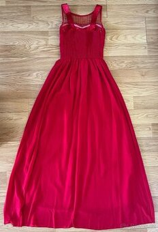 Červené společenské šaty