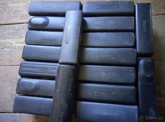 Pouzdra na panely a rámečky autoradií