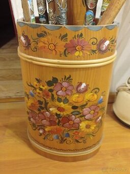 Malovaná dřevěná štoudev