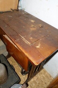 Starý šicí stroj Minerva