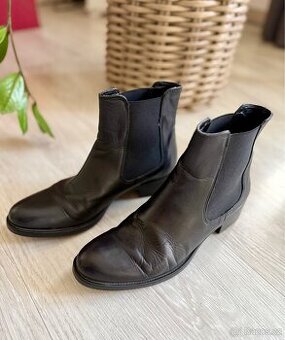 Dámské černé kotníkové BAŤA