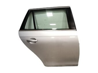 Pravé zadní dveře stříbrná metalíza LA7W VW Golf 5 kombi 09