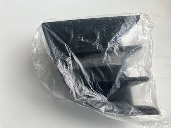 Krytka předního nárazníku pravá 1Z0853666C9B9 Octavia II FL