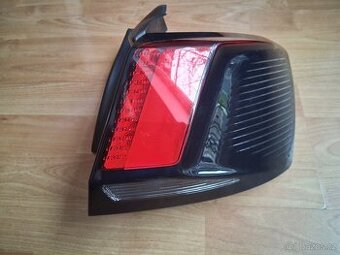 Peugeot 3008 prave zadni svetlo