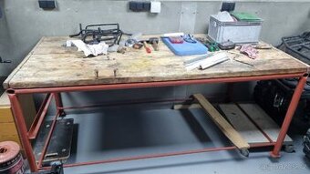 Velký masivní pracovní stůl / ponk