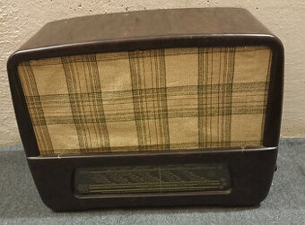 Staré retro bakelitové rádio Tesla Standard 405U na ND