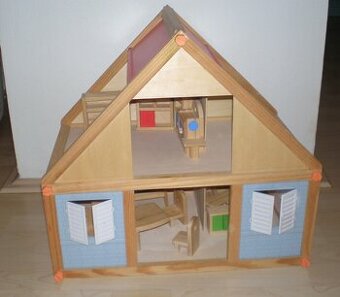 dřevěný domeček pro panenky + dřevěný nábytek
