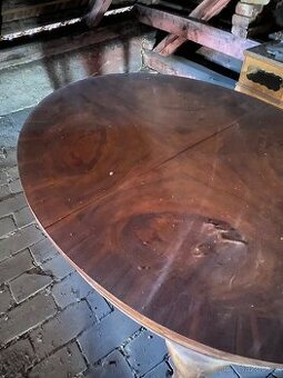 Oválný rozkládací stůl cca 1920-40, poškozený lak