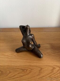 Bronzová socha akt