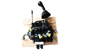 Merlo rozvaděč + joystick