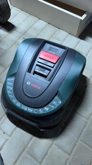 Robotická sekačka Bosch Indego M+ 700