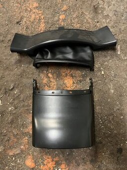 Škoda Octavia 2 plasty kolem volantu