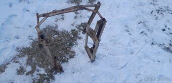 Prodám držák kapoty zetor vcetne držáku filtru