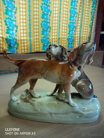 Porcelánová soška lovečtí psi  Royal  Dux.