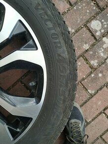 Goodyear celoroční pneu bez disků. - 1
