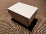 Dvojdílná krabička z bílého kartonu