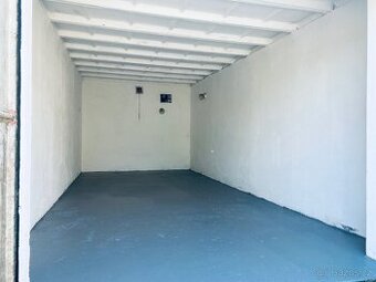 Cihlová garáž o velikosti 20 m²
