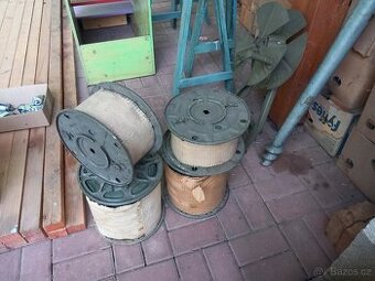 Vojenský polní kabel PK-1 na cívkách