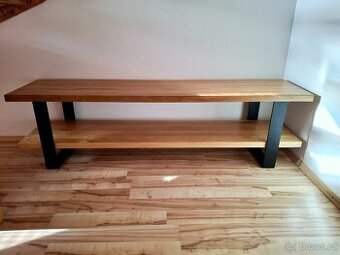 Dubový TV stolek