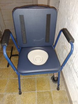 Klozetové křeslo polstrované