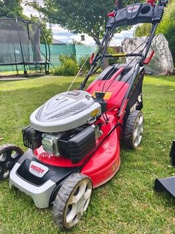 Benzínová sekačka s pojezdem a elektrickým startérem