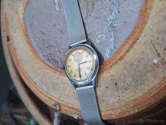 Hodinky Doxa Swiss