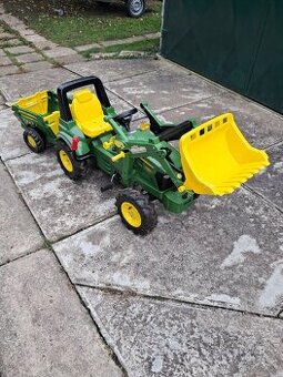 ==REZERVACE==Šlapací traktor John Deere. Jako nový
