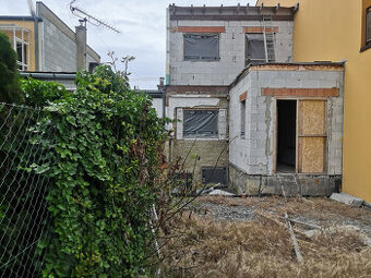 PRODEJ STAVBY RD S (3 BYTY) SE ZAHRADOU-1111