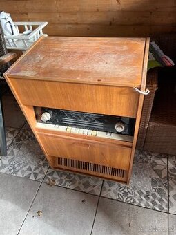 Staré radio s gramofonem