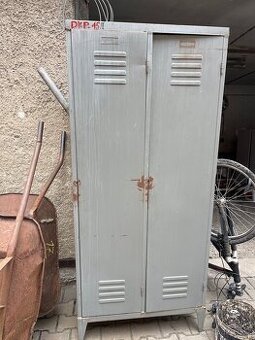 šatní plechová skříň