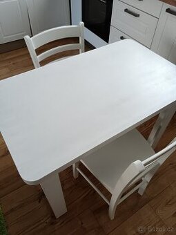 Jídelní stůl a židle
