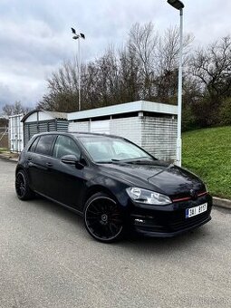 VW GOLF 1.2TSI 77kW + R-Line design+serviska+pěkné