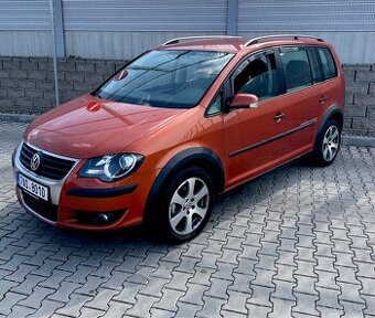 VW Touran CROSS /1,4i Tsi/ xenon/ 179000km/ 6ti rychl./