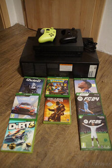 Xbox One X 1 TB, 2x ovladač, kompletní balení + 8 her