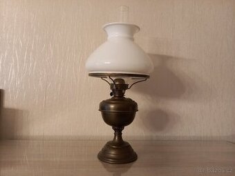 mosazná petrolejová lampa