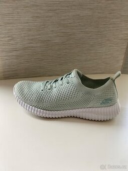 Dámské botasky Sketchers vel. 38