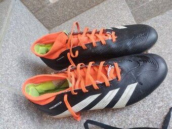 Kopačky a sálovky po synovi