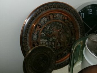 mosazny tepany talir