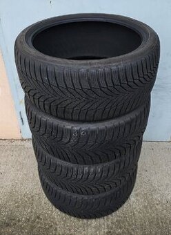 Prodám 4ks zimní gumy 235/35/19 pekný dezén ako nové