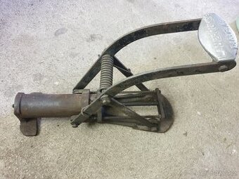 Nožní pumpa, stará, značeno - LAUERPUMPE D.R.G.M.