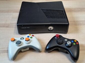 Xbox 360 + 3 ovladače + 15 her