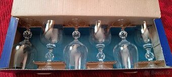 Sada 6 broušených sklenic na víno