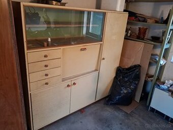 Zachovalá kredenc za odvoz