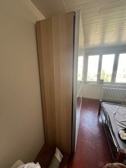 Prodám rám skříně PAX s posuvnými dveřmi 200x236x56cm