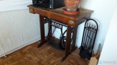 šicí stolek Lada se strojem