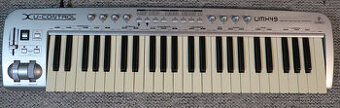 Behringer U-CONTROL UMX49 - vynikající synth mechanika